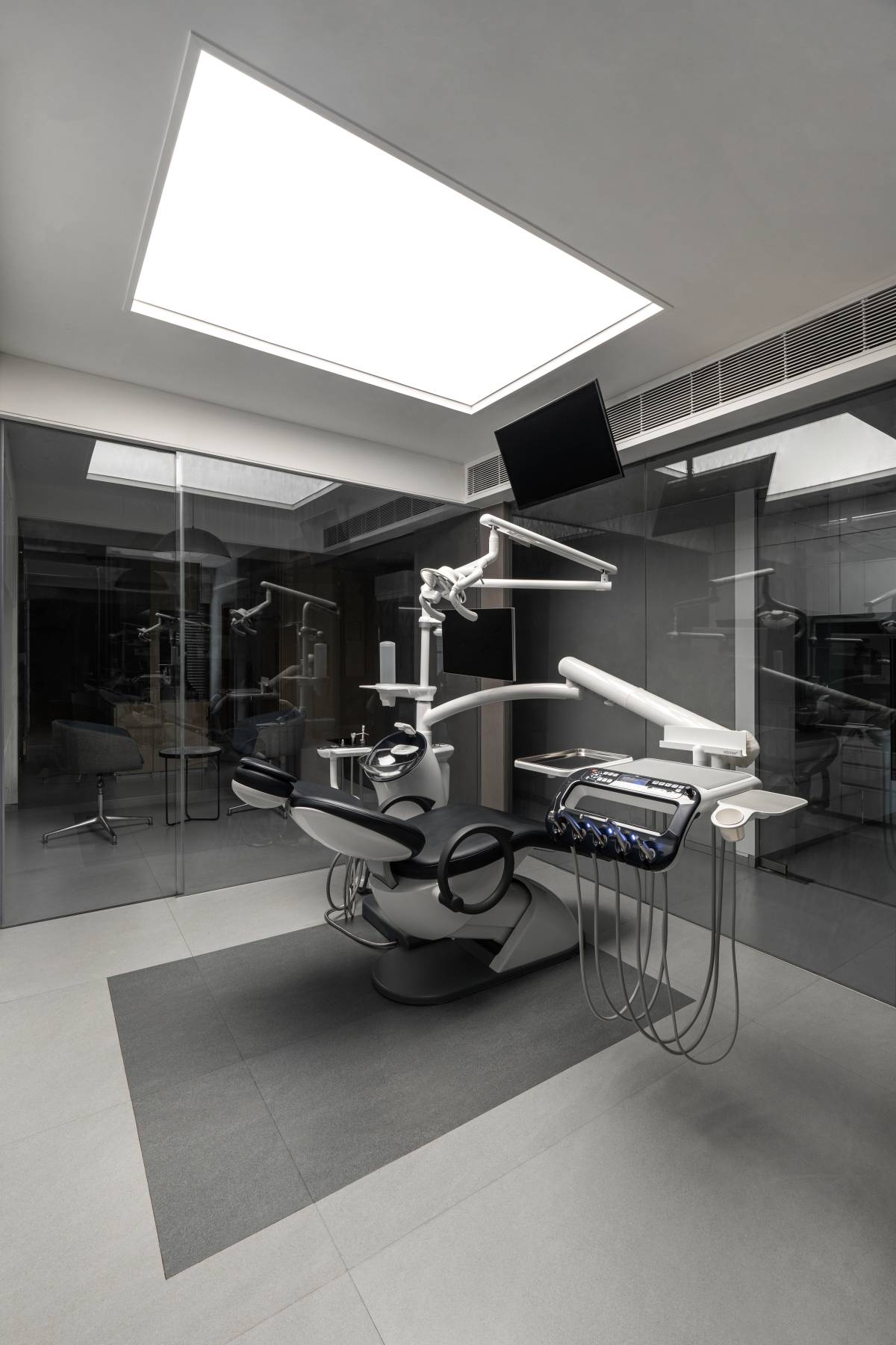 Modern dental technology including digital X-rays and CBCT scanning at Four Seasons Dental
